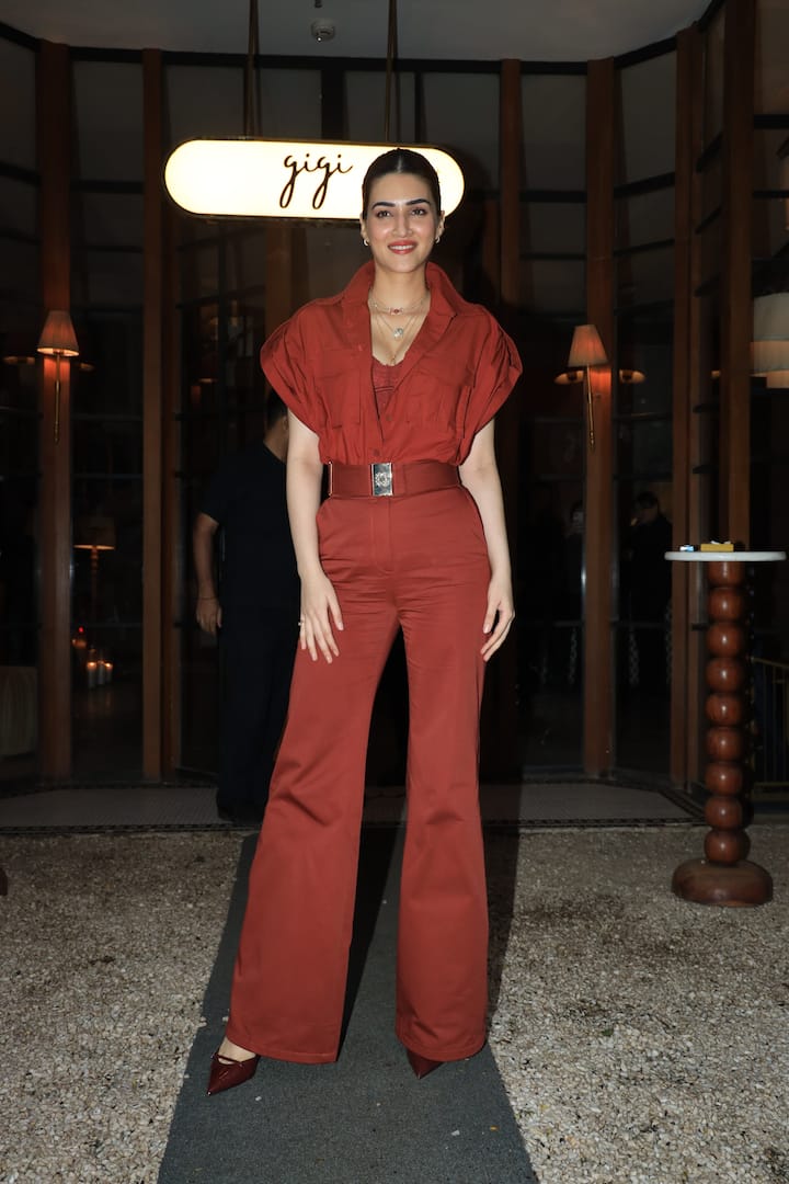 Now the actress will be seen in the film 'Tere Ishq Mein'. For the first time in the film, his pair will be seen with South Superstar Dhanush.