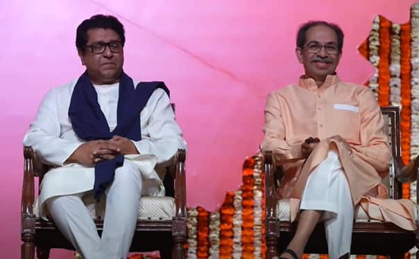 दोन्ही भावांनी एकमेकांना मिठी मारली.