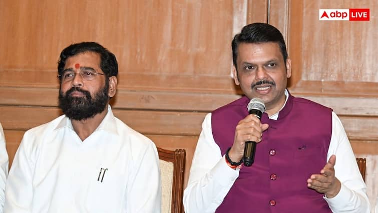 cm devendra fadnavis reacted on jai gujarat statement by eknath shinde said we all indians are one एकनाथ शिंदे के 'जय गुजरात' नारे पर बवाल के बाद बचाव में उतरे देवेंद्र फडणवीस, 'शरद पवार ने...'