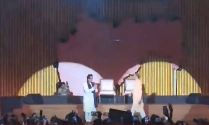 संपूर्ण राज्यालाच नाही तर अगदी दिल्लीपर्यंत ज्याची उत्सुकता आहे तो ठाकरे बंधूंचा मेळावा (Raj Thackeray Uddhav Thackeray Victory Rally ) आज मुंबईत साजरा करण्यात आला.