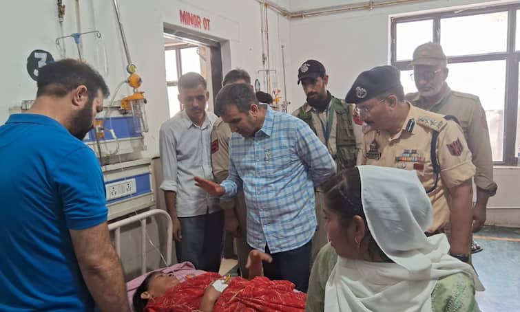 Jammu: रामबन इलाके में अमरनाथ यात्रियों के काफिले में 4 बसों की टक्कर, 25 तीर्थयात्री घायल Jammu Accident in Ramban area 4 buses collided in Amarnath Yatra convoy pilgrims injured ANN Jammu: रामबन इलाके में अमरनाथ यात्रियों के काफिले में 4 बसों की टक्कर, 25 तीर्थयात्री घायल