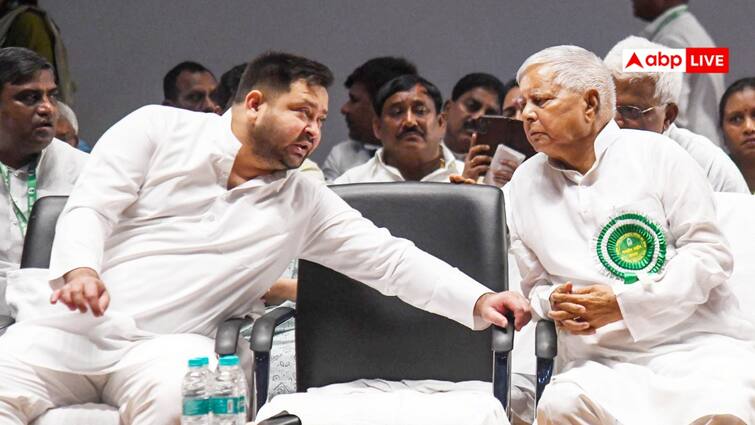 RJD की स्थापना दिवस पर लालू बोले, 'तेजस्वी यादव को जिम्मेदारी देनी है, चुनाव के लिए तैयार रहें कार्यकर्ता' RJD Foundation Day Lalu Prasad Yadav thanked party workers while Tejashwi and Rabri highlighted NDA failures RJD की स्थापना दिवस पर लालू बोले, 'तेजस्वी यादव को जिम्मेदारी देनी है, चुनाव के लिए तैयार रहें कार्यकर्ता'