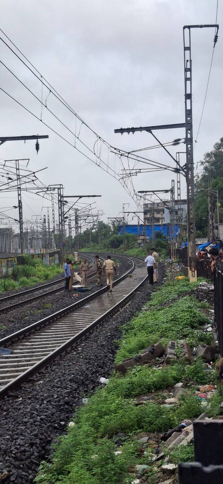 सध्या या व्यक्तीवर कळव्यातील छत्रपती शिवाजी महाराज रुग्णालयात उपचार व्यवस्थित न मिळाल्याने त्याला पुढील उपचारासाठी जे जे रुग्णालय मुंबई येथे हलवण्यात येणार आहे.