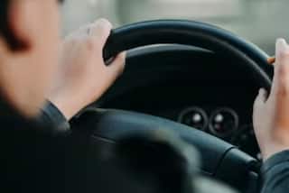 Smoking in Car: હવે કારમાં સિગારેટ પીવી પડી શકે છે ભારે, ચૂકવવો પડશે દંડ, જાણો નવો નિયમ