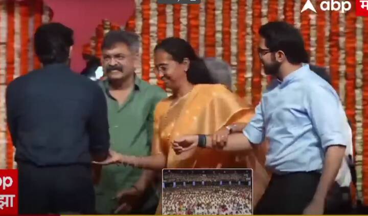 बाजूला अमित ठाकरे आणि  आदित्य ठाकरे थांबल्याचं पाहून सुप्रिया सुळे यांनी दोघांचे हात धरून त्यांना मध्ये आणलं .