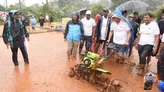 Kolhapur News: पालकमंत्री प्रकाश आबिटकर शेताच्या बांधावर; भर पावसात चिखलगुट्टा करत भात रोपांची लागण