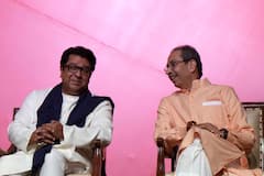 तब्बल दोन दशकांनंतर ‘ठाकरे बंधूची’ मराठीसाठी गळाभेट.. फोटो बघा, भारावून जाल!