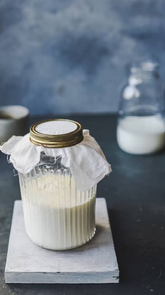 दह्यासोबत खाऊ नयेत हे 5 पदार्थ