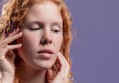 चेहरे की ये परेशानियां बता सकती हैं B12 की कमी, जानिए लक्षण