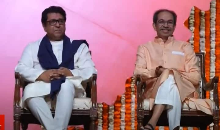 वरळी डोमच्या बाहेरही हजारोंची गर्दी दिसून आली.