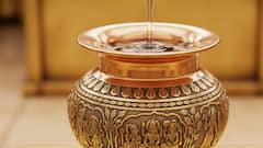 Vastu Shastra: गंगाजल रखते समय भूलकर भी न करें ये गलतियाँ, वरना होगा भारी नुकसान!