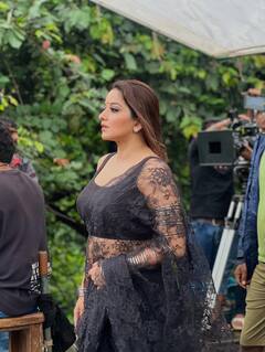 Monalisa Look: બ્લેક સાડીમાં મોનાલિસાનો હોટ અને બોલ્ડ અંદાજ, તસવીરો થઈ વાયરલ