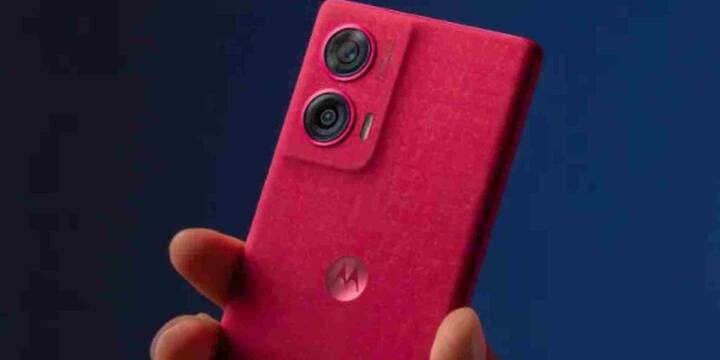 यहां Motorola Edge 50 Fusion पर भी शानदार डिस्काउंट दिया जाता है. इस फोन की असल कीमत 25,999 रुपये है लेकिन ई-कॉमर्स साइट फ्लिपकॉर्ट पर इसे 18,999 रुपये में खरीदा जा सकता है. इसके अलावा इस फोन को आप बैंक ऑफर्स के साथ और भी कम कीमत में खरीद सकते हैं.