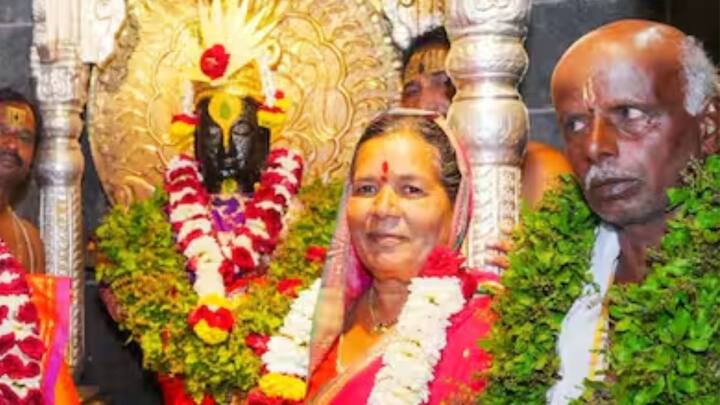 यासोबतच उगले दाम्पत्याला एक वर्षाचा एसटीचा मोफत प्रवासाचा पासही देण्यात आला.