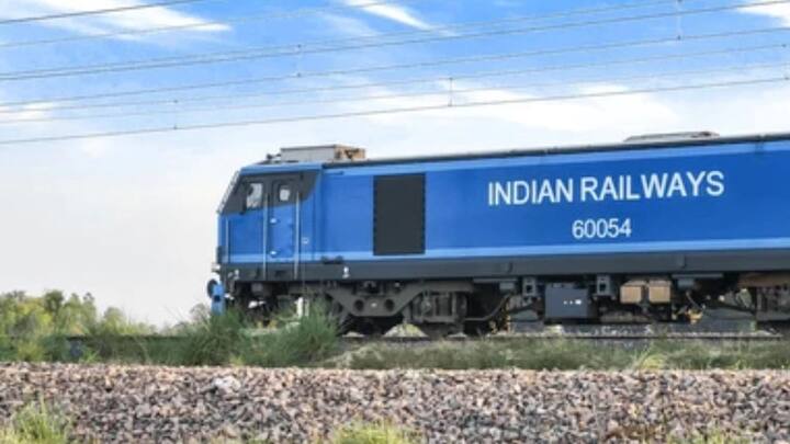 इस इंजन की खास बात यह है कि अगर लोड कम है तो इनमें से एक इंजन को बंद करके भी काम चलाया जा सकता है, जिसकी लंबाई 35 मीटर है और इसमें 1000 लीटर हाई कंप्रेसर कैपेसिटी को दो MR टैंक लगे हैं.