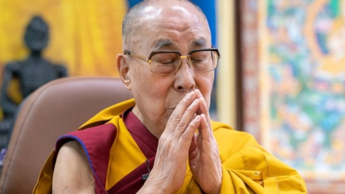 6 Daily Habits Of The Dalai Lama That Can Boost Your Mental Health Naturally (Image Source: Twitter/@DalaiLama)