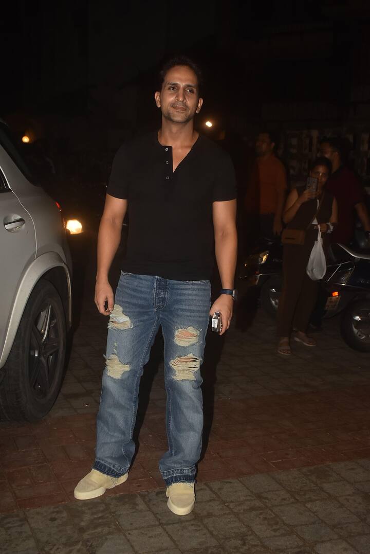 इस दौरान अर्सलान गोनी भी नजर आए. अभिनेता ऋतिक रोशन की एक्स वाइफ सुजैन खान को डेट कर रहे हैं. अक्सर दोनों को कई इवेंट्स में देखा जाता है.