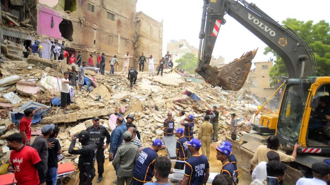 Karachi Building Collapse Death Toll Hits 27 Search On For Missing As Unauthorised Construction Blamed Karachi Building Collapse: Death Toll Hits 27, Search On For Missing As Unauthorised Construction Blamed
