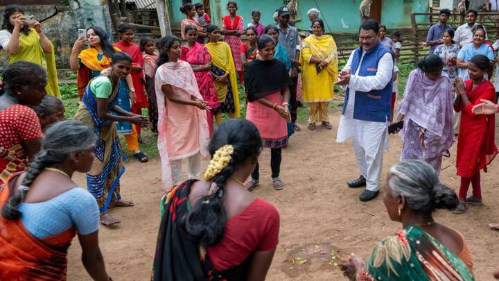 3. The Journey Of Thanikandi's Women Entrepreneurs: The minister pointed to the inspiring story of tribal women from the Thanikandi village. These dedicated women formed the Chellamariyammann self-help group in 2018 under Isha’s guidance. With a starting capital of just ₹200, the women launched small shopes near Adiyogi statue, now thriving businesses earning crores in annual revenue. (Image Source: Jual Oram)