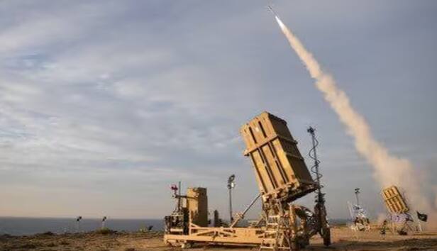 Iron Dome એ ઇઝરાયલને આતંકવાદી રોકેટ હુમલાઓથી બચાવવામાં ઐતિહાસિક ભૂમિકા ભજવી છે. તાજેતરના સંઘર્ષોમાં તેની રેન્જ અને ક્ષમતા પર પ્રશ્ન ઉઠાવવામાં આવ્યો હોવા છતાં, તે શહેરી સુરક્ષામાં ક્રાંતિકારી સાબિત થયું છે. તે ટૂંકા અંતરના મિસાઇલો અને રોકેટને નિશાન બનાવે છે.