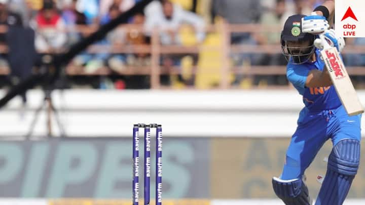 প্রাক্তন ভারত অধিনায়ক ও আধুনিক ক্রিকেটের সবচেয়ে বড় তারকা বিরাট কোহলির হাতে কভার ড্রাইভ বিশ্ব ক্রিকেটের অন্য়তম দর্শনীয় শট।