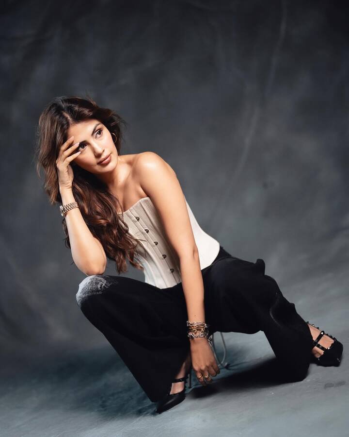 તાજેતરમાં, અભિનેત્રીએ તેના ઇન્સ્ટાગ્રામ પર પોતાની કેટલીક સુંદર તસવીરો શેર કરી છે, જેમાં તે ખૂબ જ સુંદર દેખાઈ રહી છે.