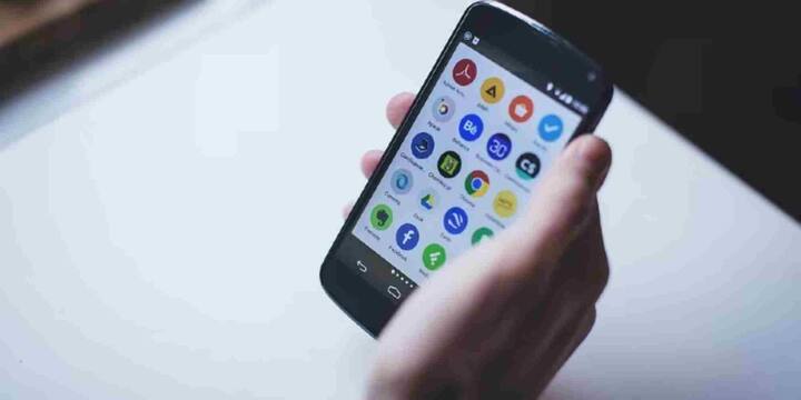 अगर आपको कोई ऐसा संदिग्ध ऐप दिखता है जो किसी प्रसिद्ध ऐप की नकल करता हो या जिसमें संदिग्ध गतिविधियां हों तो उसे तुरंत साइबर अपराध पोर्टल या संबंधित प्लेटफॉर्म पर रिपोर्ट करें. सरकार ऐसे मामलों में सख्त कार्रवाई कर रही है और जनता को जागरूक करने की कोशिश लगातार जारी है.