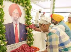 ਕਸ਼ਮੀਰ ਸਿੰਘ ਸੋਹਲ ਦੀ ਅੰਤਿਮ ਅਰਦਾਸ ‘ਚ ਪਹੁੰਚੇ CM ਮਾਨ ਤੇ ਕੇਜਰੀਵਾਲ, ਕਿਹਾ- ਉਨ੍ਹਾਂ ਦਾ ਜਾਣਾ ਆਪ ਲਈ ਵੱਡਾ ਘਾਟਾ, ਅਸੀਂ ਹਮੇਸ਼ਾ ਪਰਿਵਾਰ ਨਾਲ ਖੜ੍ਹੇ