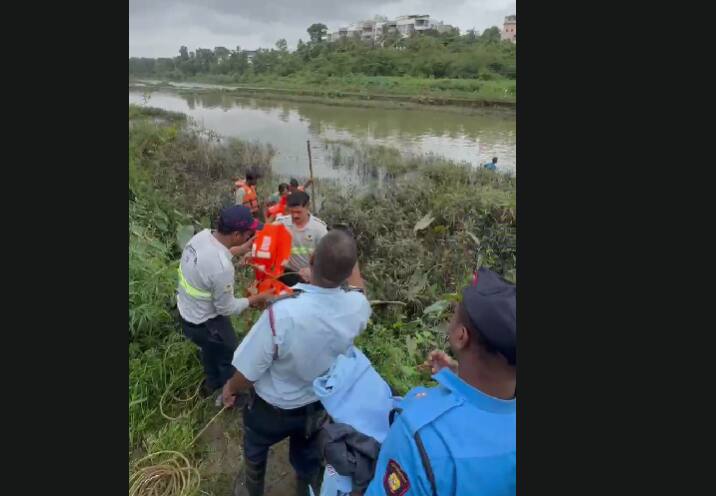 सध्या विद्यार्थ्यांमध्ये वाढत्या नैराश्याच्या घटना दिवसेंदिवस समोर येत होत असतानाच पुण्यात एक धक्कादायक घटना सोमवारी सकाळी घडली.