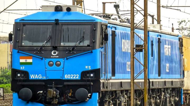 साल 2020 मई शुरुआत तक WAG 11 भारतीय रेलवे का सबसे ताकतवर इंजन हुआ करता था. इसकी क्षमता 11,000 हॉर्स पावर थी.