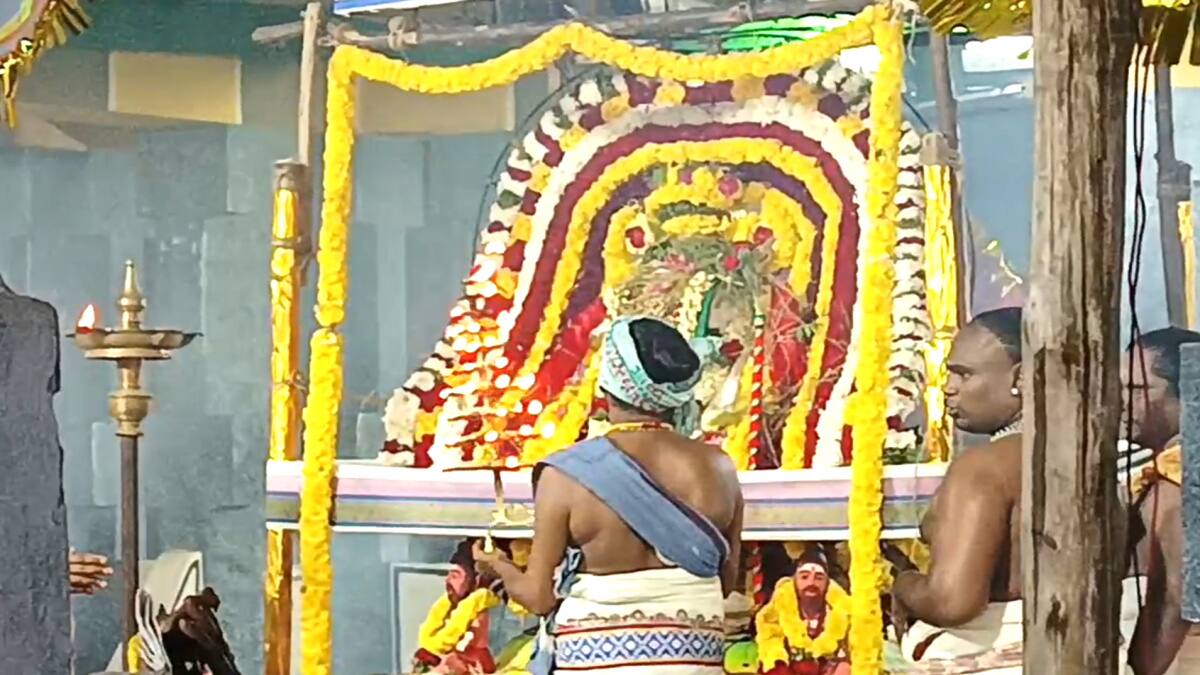 திருவெண்காடு சுவேதாரண்யேசுவரர் கோயில் 9 ஆண்டுகளுக்குப் பின் கும்பாபிஷேகம்! துர்கா ஸ்டாலின் பங்கேற்று திருசாந்து இடித்து வழிபாடு..!