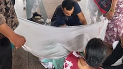 झांसी रेलवे स्टेशन पर आर्मी डॉक्टर ने कराई महिला की डिलीवरी, हेयर क्लिप और पॉकेट नाइफ किया यूज
