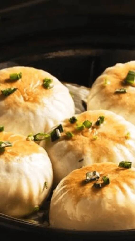 दिल्ली में बारिश में स्ट्रीट फूड का असली मजा लेने के लिए ये टॉप जगहें हैं