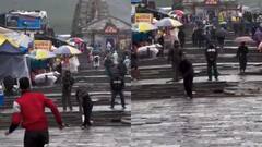 केदारनाथ धाम में क्रिकेट खेल रहे हैं श्रद्धालु? सोशल मीडिया पर वीडियो हुआ वायरल