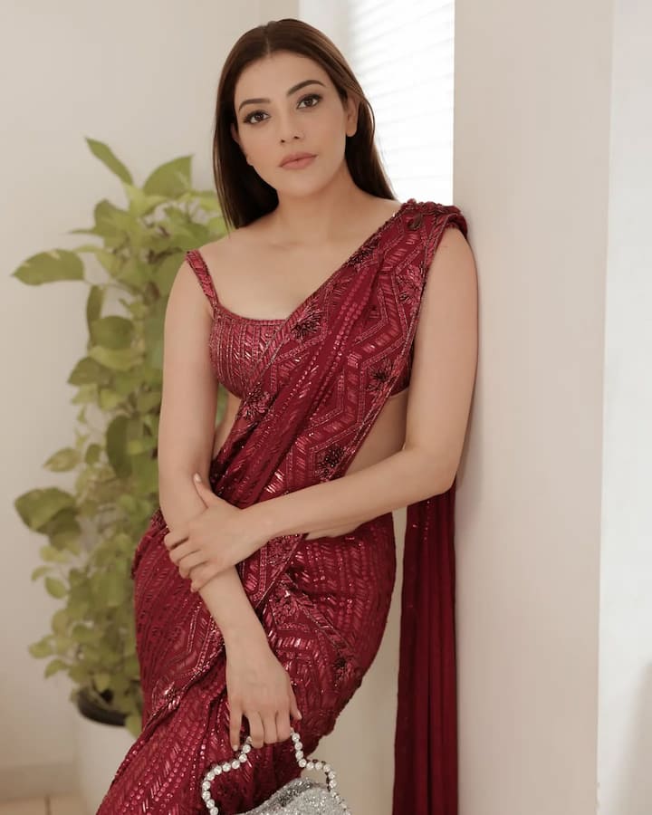 The actress looks stunning in a red sequin saree. The actress has not worn any jewellery to balance her look. Along with this, a silver handbag is complementing her saree.