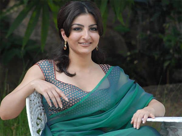 अपने डिनर के बारे में बात करते हुए अदाकारा ने बताया कि लंच की तरह ही उनका डिनर भी सेम रहता है लेकिन वो कोशिश करती हैं कि डिनर में ज्यादा से ज्यादा हरी सब्जियां और सलाद खा सकें. इसके साथ ही डिनर में उन्हें तंदूरी चिकन खाना भी पसंद है.