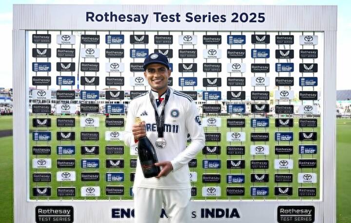 भारताच्या कसोटी टीमचा युवा कॅप्टन शुभमन गिल बर्मिंघम कसोटीत महत्त्वाचा खेळाडू ठरला. त्यानं फलंदाजीसोबत कर्णधार पद चांगल्या प्रकारे भूषवलं. शुभमन गिलला 430 धावा केल्या बद्दल प्लेअर ऑफ मॅच पुरस्कार देण्यात आला. शुभमन गिलनं पहिल्या डावात 269 तर दुसऱ्या डावात 161 धावा केल्या.