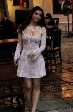 Celebs Spotted: ऑल ब्लैक लुक में छाई नोरा फतेही, तो छोटी सी ड्रेस में दिशा पटानी ने बिखेरा जलवा, देखिए तस्वीरें