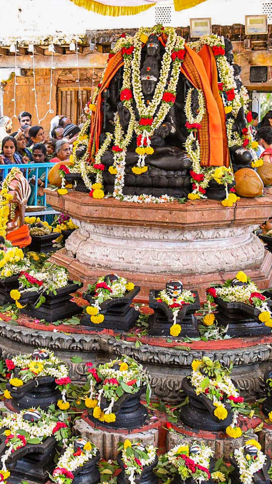 इसके पीछे धार्मिक और तांत्रिक दोनों कारण बताए जाते हैं.