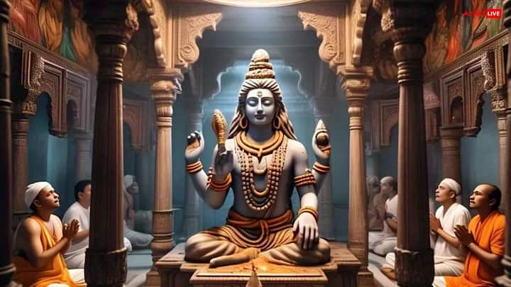 पूजा स्थान पर गंगाजल छिड़कर सफाई करें और मिट्टी से बने शिवलिंग या धातु के शिवलिंग का जल, पंचामृत से अभिषेक करें. इस दौरान शिव पंचाक्षरी मंत्र पढ़े. बेलपत्र, धतूरा, भांग, सफेद फूल, अक्षत, चंदन, भस्म, मिठाई चढ़ाएं. आरती करें.
