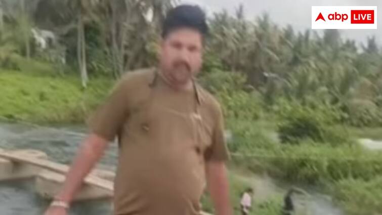 सेल्फी के शौक ने उतारा मौत के घाट! नदी में सेल्फी लेने गए शख्स को लहरों ने बनाया शिकार, दहल उठे यूजर्स Auto driver drowned in Mysore Cauvery river search continues users are surprised on social media सेल्फी के शौक ने उतारा मौत के घाट! नदी में सेल्फी लेने गए शख्स को लहरों ने बनाया शिकार, दहल उठे यूजर्स