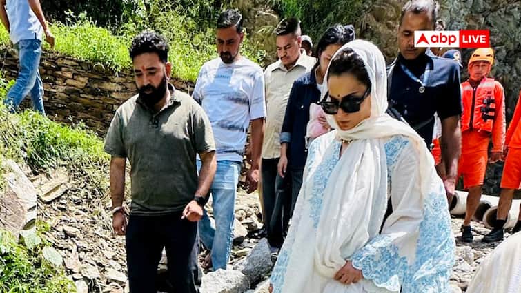 Mandi MP Kangana Ranaut met disaster victims criticized Vikramaditya Singh and reacted differences with Jairam Thakur ANN हिमाचल: मंत्री विक्रमादित्य सिंह पर भड़कीं कंगना रनौत, जयराम ठाकुर से मतभेद के सवाल पर दिया ऐसा जवाब
