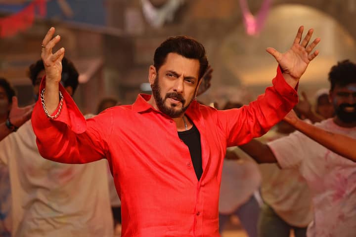 भाईजान का ये दिलचस्प किस्सा सुनकर ऑडियंस भी हंसने लगी थी. इसके बाद सलमान खान ने बताया कि उन्होंने मॉडलिंग के दिनों में नकली दांत लगाकर रैंप वॉक किया था. वर्कफ्रंट की बात करें सलमान खान की फिल्म सिकंदर 28 मार्च को रिलीज हुई जिसे ऑडियंस ने बहुत पसंद किया था.
