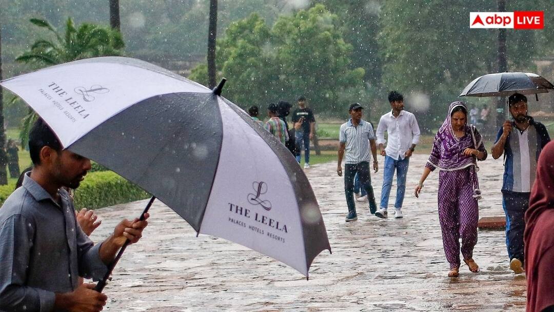 दिल्ली-NCR में मौसम ने ली करवट, सुबह से झमाझम बारिश से मिली उमस वाली गर्मी से राहत, IMD का अलर्ट! Delhi-NCR weather update monsoon enters Heavy rain brings relief from scorching heat and humidity दिल्ली-NCR में मौसम ने ली करवट, सुबह से झमाझम बारिश से मिली उमस वाली गर्मी से राहत, IMD का अलर्ट!