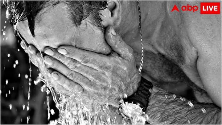 दरअसल, जब भी भीषण गर्मी के बाद बारिश होती है तो हल्की बारिश के बाद धरती से भाप उठती है. इसी भाप या वाष्प के कारण उमस बढ़ती है और यही आगे चलकर उमस या चिपचिपी गर्मी का भी कारण बनती है.