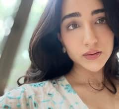 सुपरस्टार की भांजी की खूबसूरती देख दिल थाम लेंगे, बॉलीवुड से है दूर, 10 फोटोज में देखें सिजलिंग लुक्स