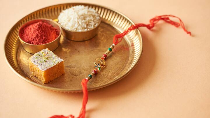 Raksha Bandhan 2025: ભાઈ અને બહેન વચ્ચેના અતૂટ બંધનનું પ્રતિક રક્ષાબંધન આ વર્ષે 9 ઓગસ્ટ 2025ના રોજ છે. આ દિવસે બુધ પણ ઉદય પામી રહ્યો છે, તો જાણો કઈ રાશિના ભાઈ-બહેનોનું ભાગ્ય ચમકશે.