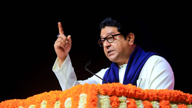 उद्धव ठाकरे से गठबंधन अब भी तय नहीं? राज ठाकरे ने MNS नेताओं को दिया आदेश- 'कुछ भी बोलने से पहले...' Raj Thackeray Orders MNS Leaders to Stay Quiet on Alliance Talks with Uddhav Thackeray Shiv Sena UBT उद्धव ठाकरे से गठबंधन अब भी तय नहीं? राज ठाकरे ने MNS नेताओं को दिया आदेश- 'कुछ भी बोलने से पहले...'