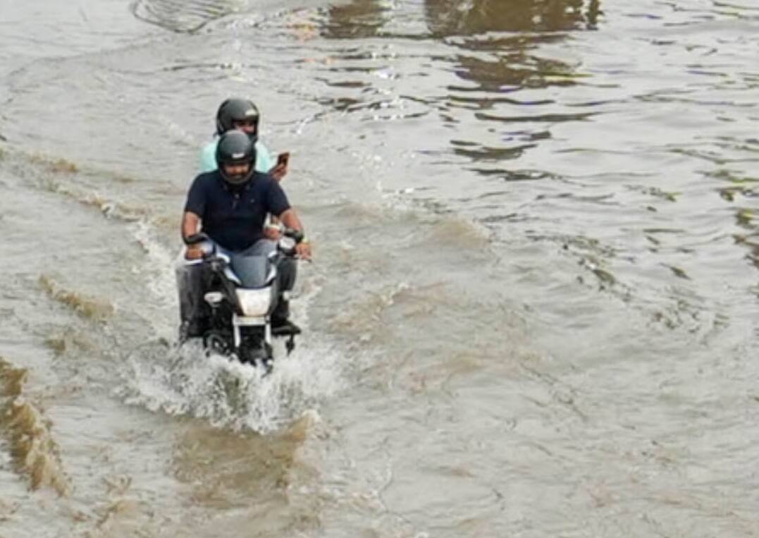 Rain: ભારે વરસાદથી નવસારીના 2 મોટા ડેમ - 3 નદીઓ ભયજનક સપાટીએ, જાણો હાલની સ્થિતિ Rain News three dam and two river is overflows in the navsari due to heavy rainfall monsoon news Rain: ભારે વરસાદથી નવસારીના 2 મોટા ડેમ - 3 નદીઓ ભયજનક સપાટીએ, જાણો હાલની સ્થિતિ