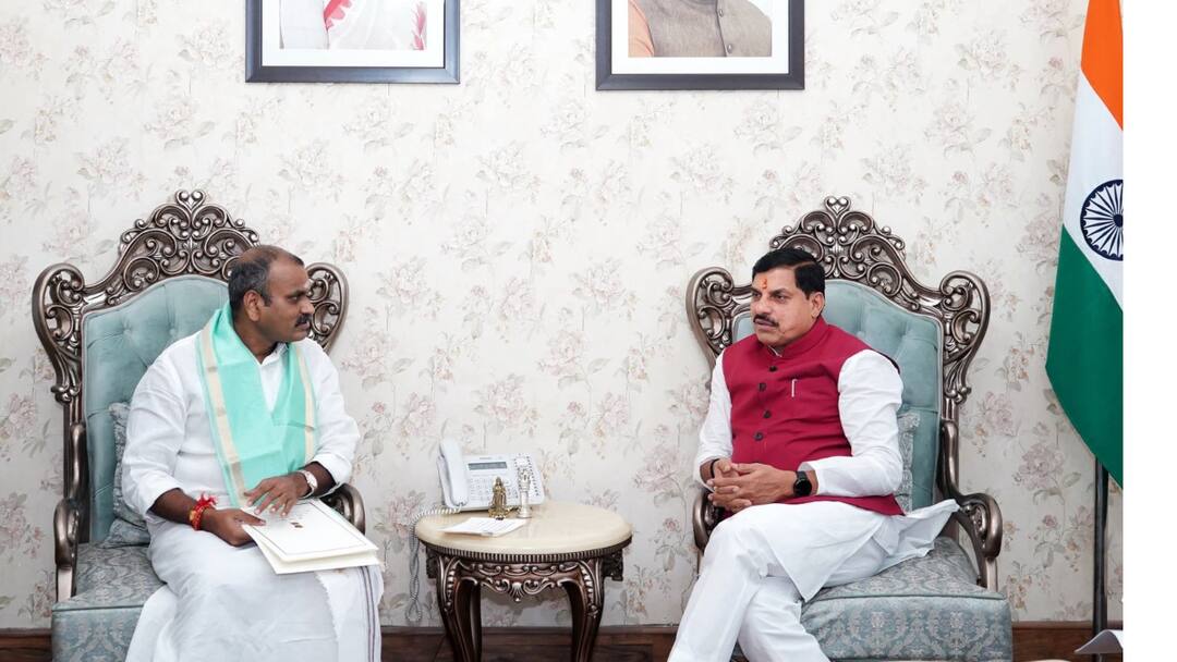 उज्जैन में आकाशवाणी केंद्र की शुरुआत जल्द, दिल्ली में केंद्रीय मंत्रियों से मिले सीएम मोहन यादव Mohan Yadav said Akashvani All India Radio will be started soon in Ujjain उज्जैन में आकाशवाणी केंद्र की शुरुआत जल्द, दिल्ली में केंद्रीय मंत्रियों से मिले सीएम मोहन यादव